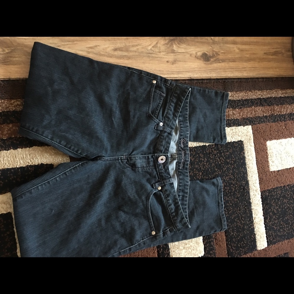 Guess - Picture 2 of 2